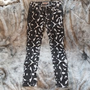 Hot Kiss juniors size 5 black and white skinny jeans